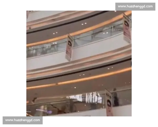 印城同袍!哈利现身小马揭幕战现场助威 印城同袍!哈利现身小马揭幕战现场助威