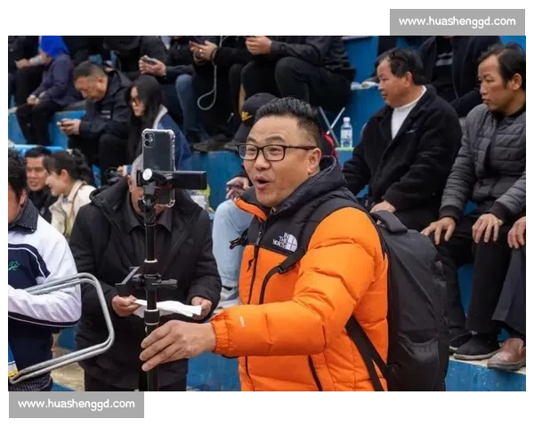 网红达人助阵村 BA 环江非遗打铁花燃爆夏夜